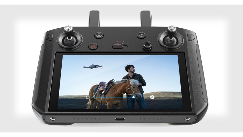Новий смарт пульт від DJI з вбудованим 5,5" екраном